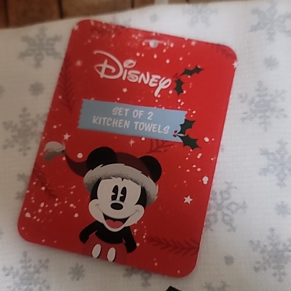 Disney Red and Black Santa Kitchen Towel - Picture 4 of 4